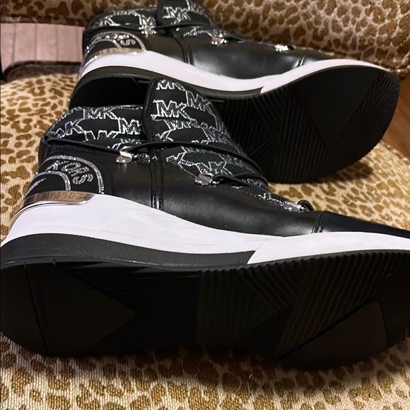 Michael Kors Black and White Winter Rain Boots - Picture 5 of 7